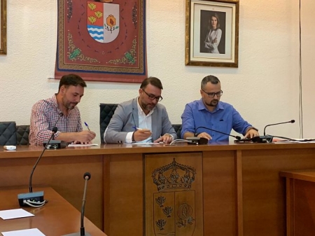 firma del acuerdo de Gobierno entre el PSOE y Ahora Vegas, celebrada esta mañana en el Ayuntamiento de Vegas del Genil (AYTO. VEGAS DEL GENIL) firma del acuerdo de Gobierno entre el PSOE y Ahora Vegas, celebrada esta mañana en el Ayuntamiento de Vegas del Genil (AYTO. VEGAS DEL GENIL)