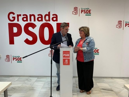 Baldomero Oliver y Ana Muñoz en rueda de prensa (PS0E) Baldomero Oliver y Ana Muñoz en rueda de prensa (PS0E)