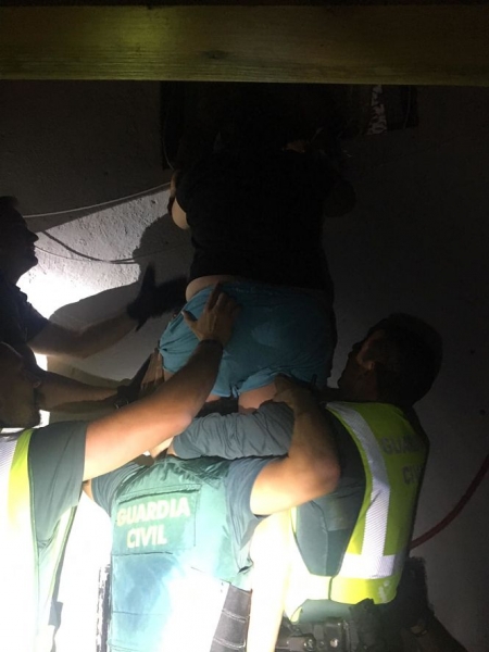 La Guardia Civil en tareas de rescate de la familia en Otura (OPC GUARDIA CIVIL) La Guardia Civil en tareas de rescate de la familia en Otura (OPC GUARDIA CIVIL)