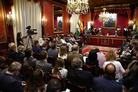 Discurso de Luis Salvador tras ser elegido alcalde (ÁLEX CÁMARA / EUROPA PRESS) Discurso de Luis Salvador tras ser elegido alcalde (ÁLEX CÁMARA / EUROPA PRESS)