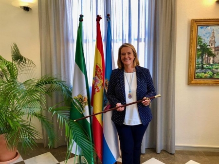Luisa García Chamorro (PP) con el bastón de mando (PP) Luisa García Chamorro (PP) con el bastón de mando (PP)