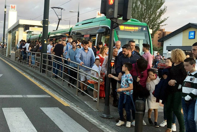 Gran afluencia de gente en el metro durante el Corpus (JUNTA)