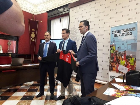 El alcalde de Granada, Luis Salvador (Cs), en rueda de prensa (EUROPA PRESS) El alcalde de Granada, Luis Salvador (Cs), en rueda de prensa (EUROPA PRESS)