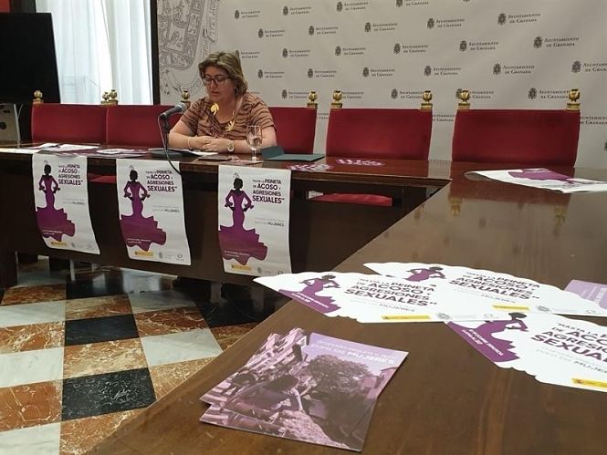 Ana Muñoz ha presentado el `Punto Violeta` del Corpus (AYTO. GRANADA) 