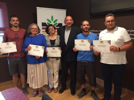 Entrega del certificado del tercer premio al equipo de la Universidad de Granada (UGR) Entrega del certificado del tercer premio al equipo de la Universidad de Granada (UGR)