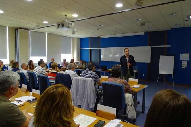 El gerente del Servicio Andaluz de Salud (SAS), Miguel Moreno en la sesión dedicada al análisis del Sistema Sanitario Andaluz, dentro del Programa de Desarrollo de Directivos que el SAS realiza con la Escuela Andaluza de Salud Pública (EASP)