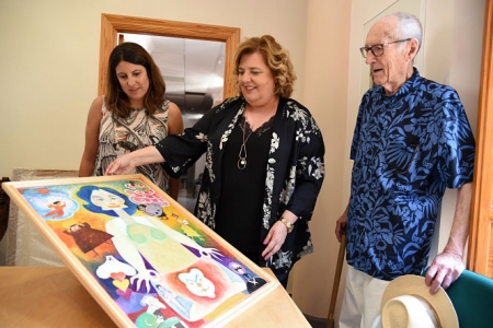 Fatima Gómez ha visitado la colección de Vázquez de Sola (J. GROSSO / DIPGRA) Fatima Gómez ha visitado la colección de Vázquez de Sola (J. GROSSO / DIPGRA)