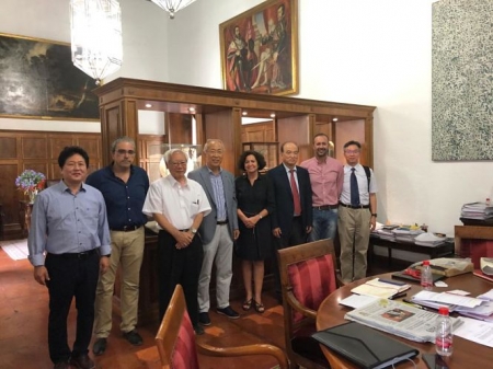 Pilar Aranda con los rectores de las universidades asiaticas que ha firmado los convenios (UGR) Pilar Aranda con los rectores de las universidades asiaticas que ha firmado los convenios (UGR)