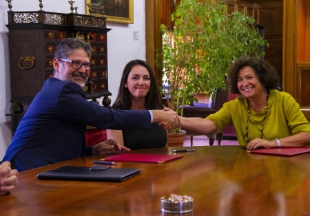 Firma del convenio entre la UGR y Cajasur (UGR) Firma del convenio entre la UGR y Cajasur (UGR)