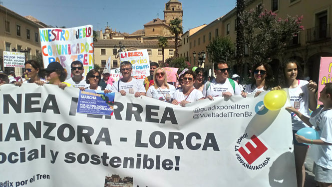 Jesús Lorente en la amnifestación para reclamar la vuelta del tren Guadix-Baza-Almanzora-Lorca (AYTO. GUADIX)