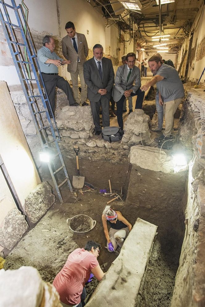 Trabajos durante el hallazgo del sarcófago romano en Granada (JUNTA DE ANDALUCÍA/ARCHIVO)