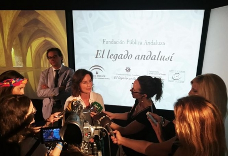 La directora del Legado Andalusí, Concha de Santa Ana atiende a los medios (LEGADO ANDALUSÍ) La directora del Legado Andalusí, Concha de Santa Ana atiende a los medios (LEGADO ANDALUSÍ)