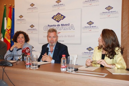 Pilar Aranda y José García Fuertes han sellado el acuerdo (UGR)