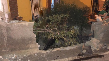 Estado de la cerca de la vivienda tras el accidente (AYTO. GUADIX) Estado de la cerca de la vivienda tras el accidente (AYTO. GUADIX)