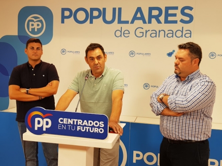 Miembros del PP exigen la dimisión del Alcalde de Cúllar Vega (PP) Miembros del PP exigen la dimisión del Alcalde de Cúllar Vega (PP)
