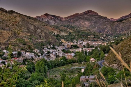 Panorámica de Monachil (AYTO. MONACHIL) Panorámica de Monachil (AYTO. MONACHIL)