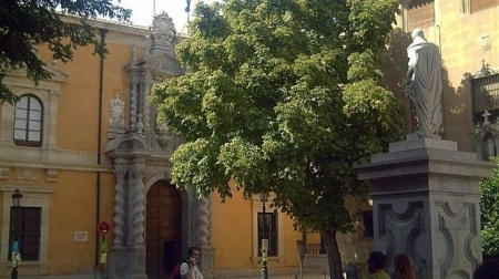 Facultad de derecho de la Universidad de Granada (UGR) Facultad de derecho de la Universidad de Granada (UGR)