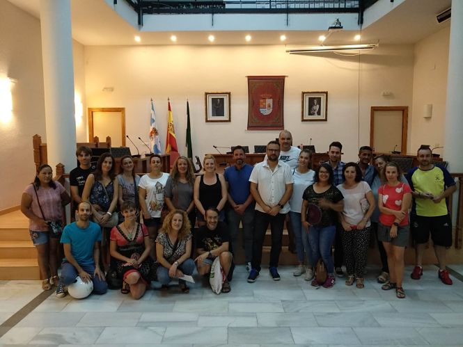Grupo de voluntarios de Protección Animal de Vegas del Genil, que velará por los perros y gatos abandonados del municipio (AYTO. VEGAS DEL GENIL) 