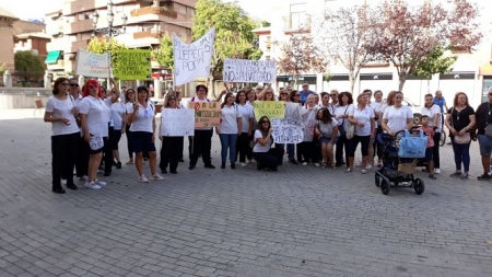 Concentración del personal de servicio de ayuda a domicilio de Albolote (CCOO) Concentración del personal de servicio de ayuda a domicilio de Albolote (CCOO)