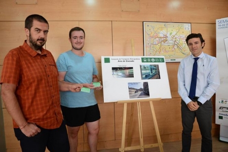Los galardonados han recogido su premio en el Consorcio de transportes (JUNTA) Los galardonados han recogido su premio en el Consorcio de transportes (JUNTA)