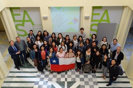 Primer grupo de profesionales de Atención Primaria de Chile junto al profesorado en la EASP (EASP) Primer grupo de profesionales de Atención Primaria de Chile junto al profesorado en la EASP (EASP)