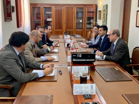 El Grupo Municipal socialista secta reunido con miembros del Colegio de Abogados (PSOE) El Grupo Municipal socialista secta reunido con miembros del Colegio de Abogados (PSOE)