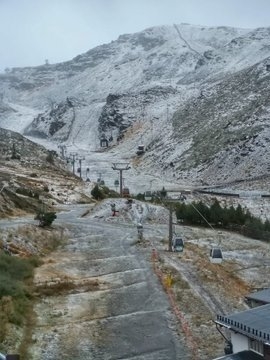 Sierra Nevada empieza a vestirse de blanco (CETURSA) Sierra Nevada empieza a vestirse de blanco (CETURSA)