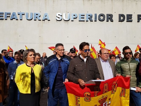 Concentración de apoyo a la Policia Nacional (PP) Concentración de apoyo a la Policia Nacional (PP)