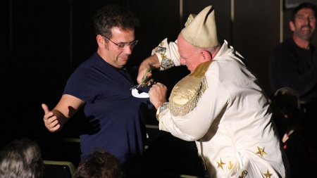 Momento de la actuación de Leo Bassi (TEATRO DE HUMOR DE SANTA FE) Momento de la actuación de Leo Bassi (TEATRO DE HUMOR DE SANTA FE)