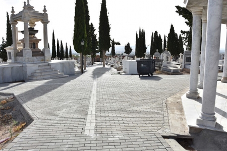 Entrada del Cementerio Municipal de Baza (AYTO. BAZA) Entrada del Cementerio Municipal de Baza (AYTO. BAZA)