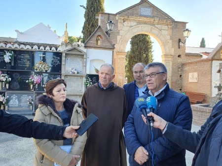 Jesús Lorente en el Cementerio de Guadix (AYTO. GUADIX) Jesús Lorente en el Cementerio de Guadix (AYTO. GUADIX)