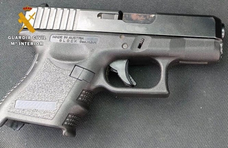 Pistola incautada al detenido (GUARDIA CIVIL) Pistola incautada al detenido (GUARDIA CIVIL)