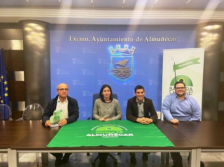 Ecovidrio le entrega la bandera verde a Almuñécar (AYTO. ALMUÑÉCAR) Ecovidrio le entrega la bandera verde a Almuñécar (AYTO. ALMUÑÉCAR)