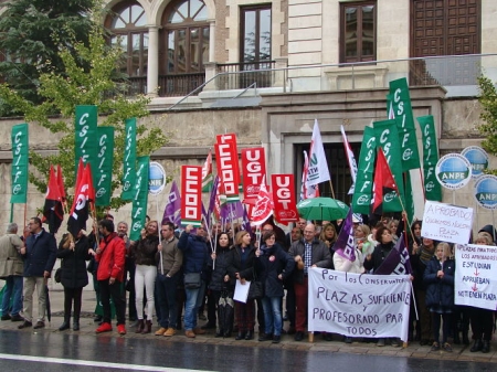 Concentración sindical en la sede de la Delegación de Educación (CSIF) Concentración sindical en la sede de la Delegación de Educación (CSIF)