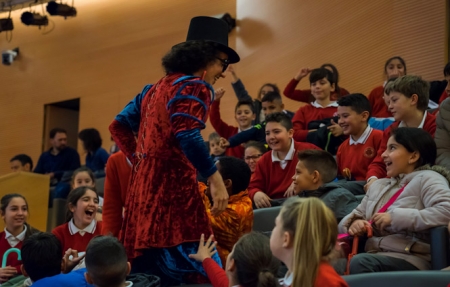 Los niños/as disfrutarán de la magia (HOCUS POCUS) Los niños/as disfrutarán de la magia (HOCUS POCUS)