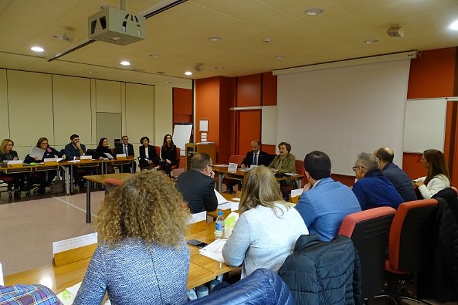 nicio de la XI edición del Máster de Economía de la Salud con la directora gerente de la EASP, Blanca Fernández-Capel y el vicerrector de Docencia de la UGR, Juan Manuel Martín (EASP)