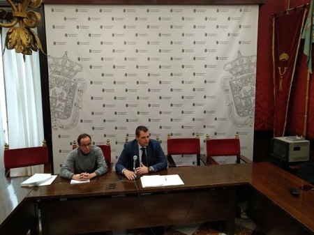 Onofre Miralles y Pablo García de Movellán en rueda de prensa (VOX) Onofre Miralles y Pablo García de Movellán en rueda de prensa (VOX)