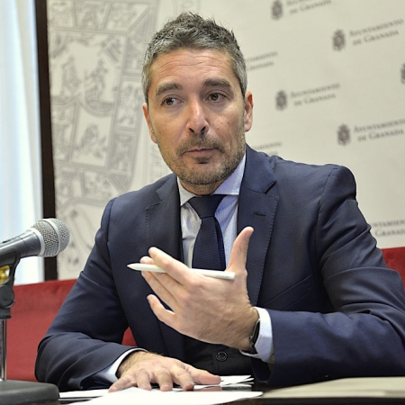Manuel Olivares, concejal de Comercio y Turismo en el Ayuntamiento de Granada (JAVIER ALGARRA)