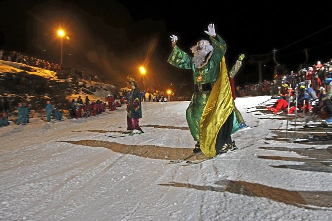 Los Reyes Magos esquiadores en Sierra Nevada (CETURSA) 
