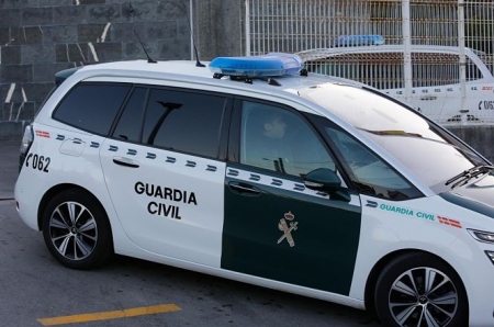 Vehículo de la Guardia Civil Vehículo de la Guardia Civil