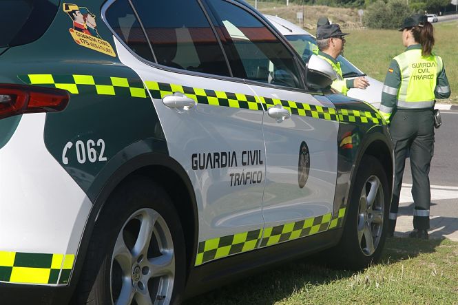 Un vehículo de la Guardia Civil de Tráfico en una imagen de archivo (EUROPA PRESS) 