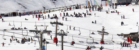 Las buena climatología hace que haya gran afluencia de esquiadores en Sierra Nevada (CETURSA)