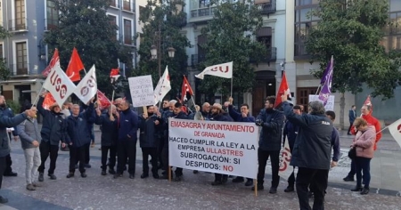 Imagen de una de las concentraciones de los trabajadores de lectura de contadores de agua frente al Ayuntamiento de Granada (SINDICATO USO) Imagen de una de las concentraciones de los trabajadores de lectura de contadores de agua frente al Ayuntamiento de Granada (SINDICATO USO)