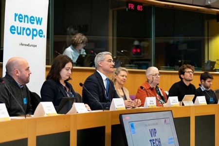Imagen de la presentación de la aplicación web `Vip-Tech-Job` en el Parlamento Europeo (FUNDACIÓN `DOCETE OMNES`) Imagen de la presentación de la aplicación web `Vip-Tech-Job` en el Parlamento Europeo (FUNDACIÓN `DOCETE OMNES`)