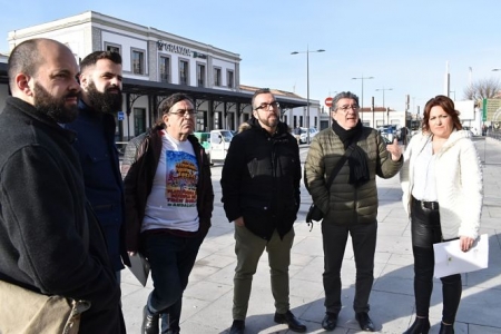 Plataforma del tren de Izquierda Unida (IU)