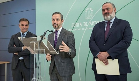 El consejero Juan Bravo durante la rueda de prensa ofrecida en la sede de la Junta en Granada (JUNTA DE ANDALUCÍA) El consejero Juan Bravo durante la rueda de prensa ofrecida en la sede de la Junta en Granada (JUNTA DE ANDALUCÍA)