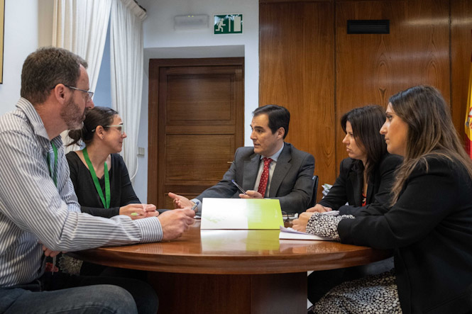 Miembros del PP durante la reunión con el comité de empresa de la EASP (PP) 