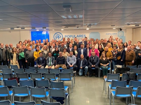 Foto de familia tras la reunión de Pablo Garcia con los alcaldes populares de la provincia (PP)