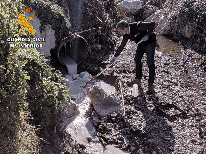 Vertidos descubiertos en Las Andas de ALhendín (GUARDIA CIVIL)