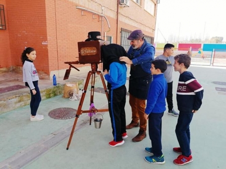 Escolares de Huétor Tájar aprenden a hacer fotografias (AYTO. HUÉTOR TÁJAR) Escolares de Huétor Tájar aprenden a hacer fotografias (AYTO. HUÉTOR TÁJAR)